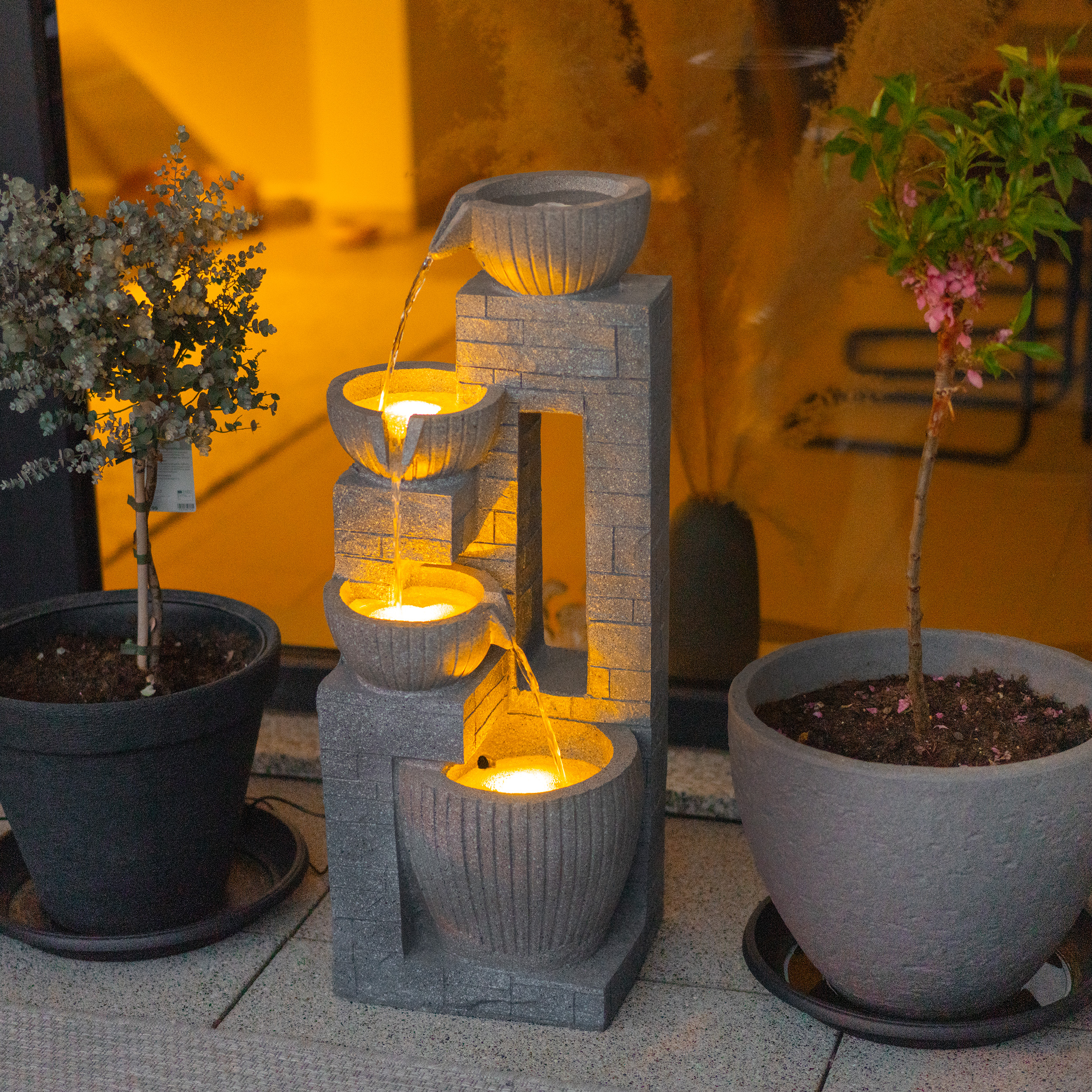 Solar Kaskadenbrunnen in Steinoptik und LED Licht