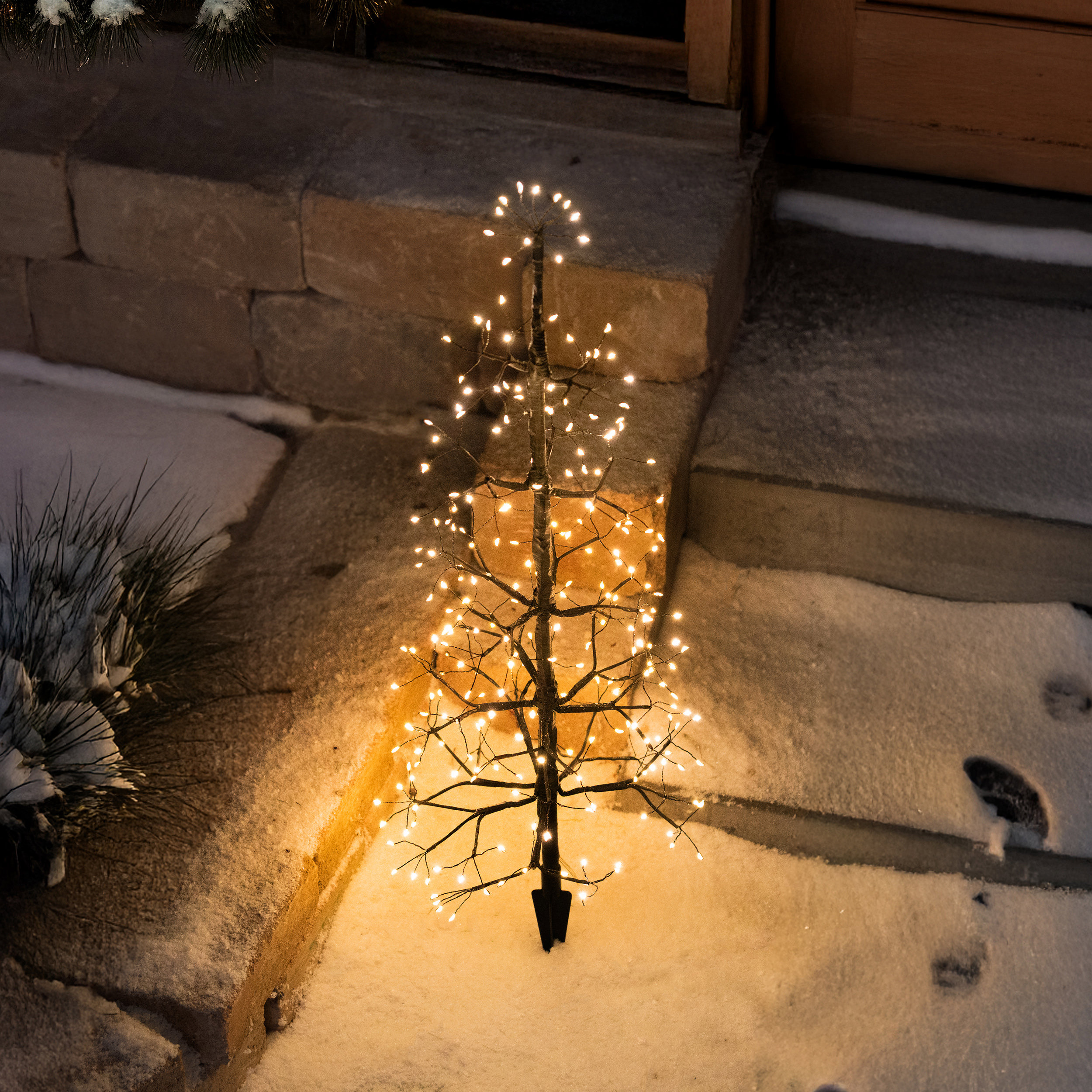 Frei gestaltbarer Solar Weihnachtsbaum mit 200 warmweißen LEDs