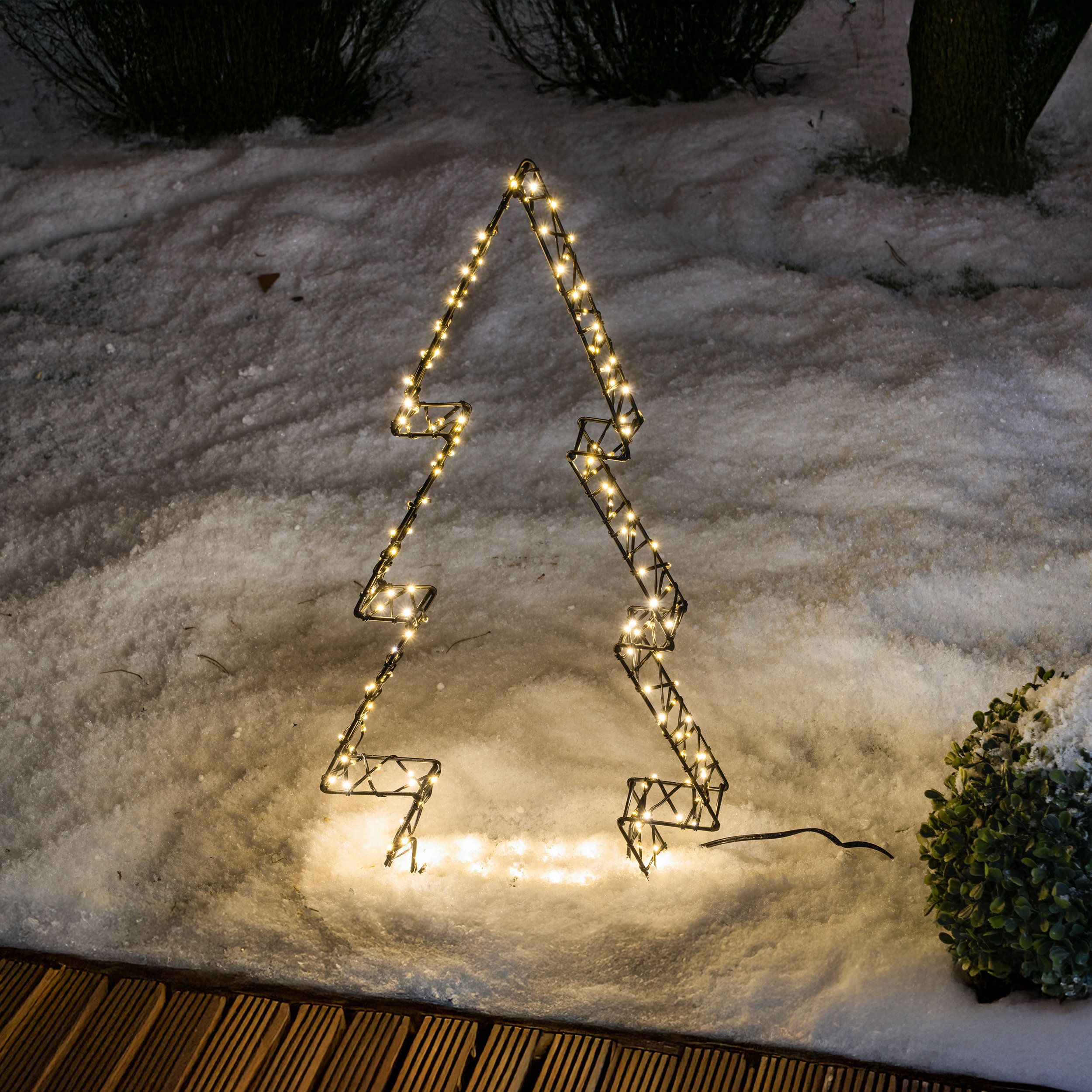 Beleuchteter Solar Tannenbaum Höhe 50 cm mit 200 warmweißen LEDs