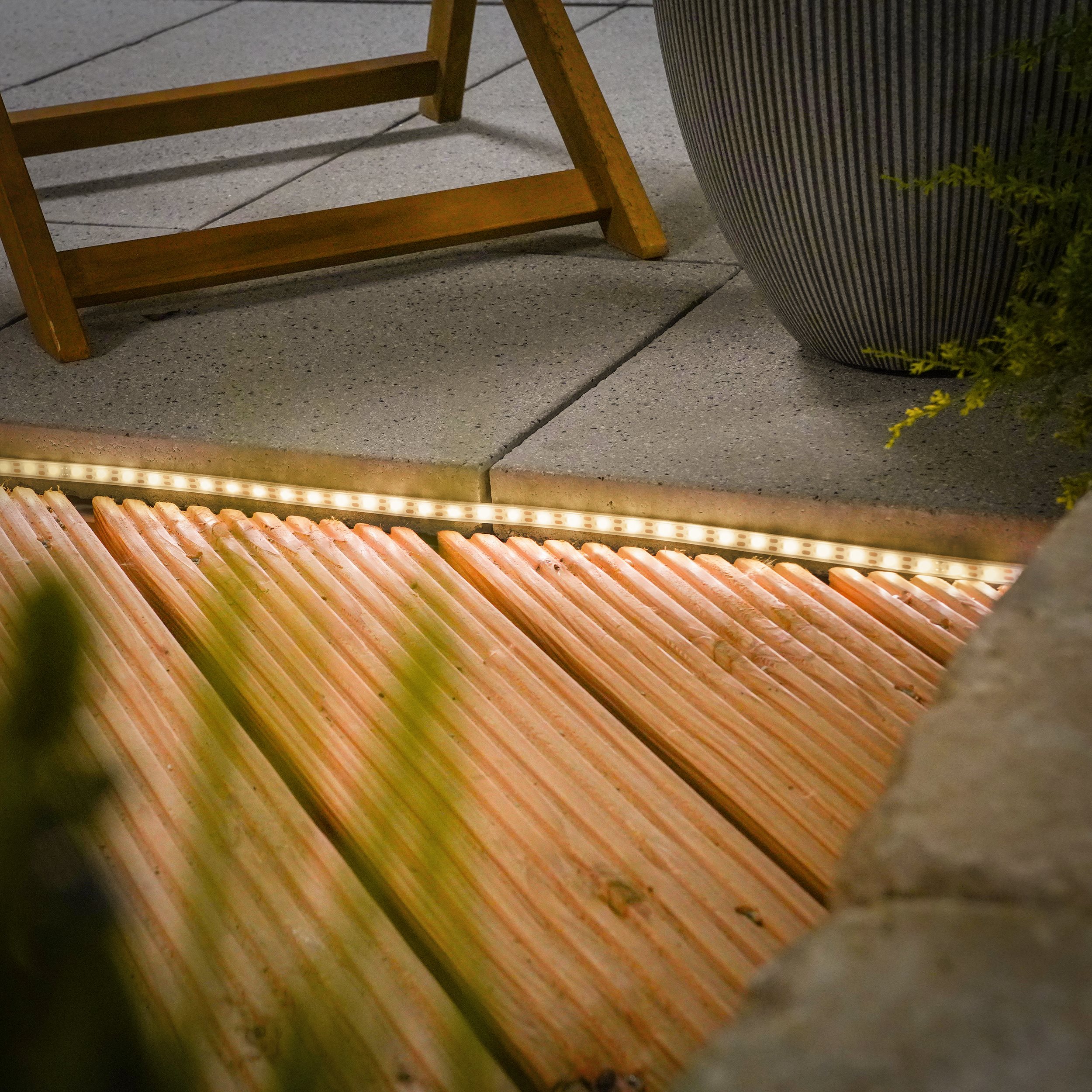 Solar LED-Lichterband mit 300 warmweißen LEDs