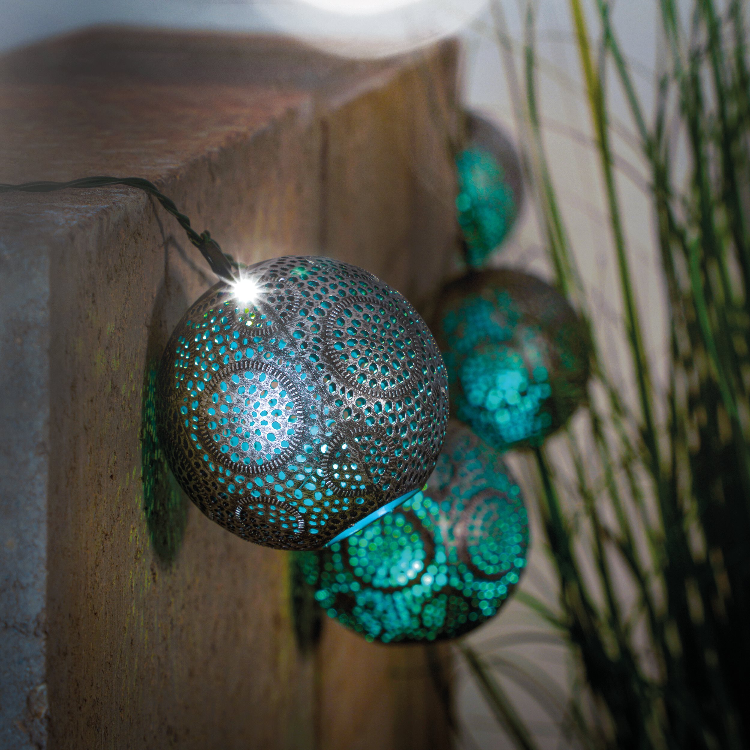 Solar Lichterkette Alma mit 8 Kugeln - silber / blau