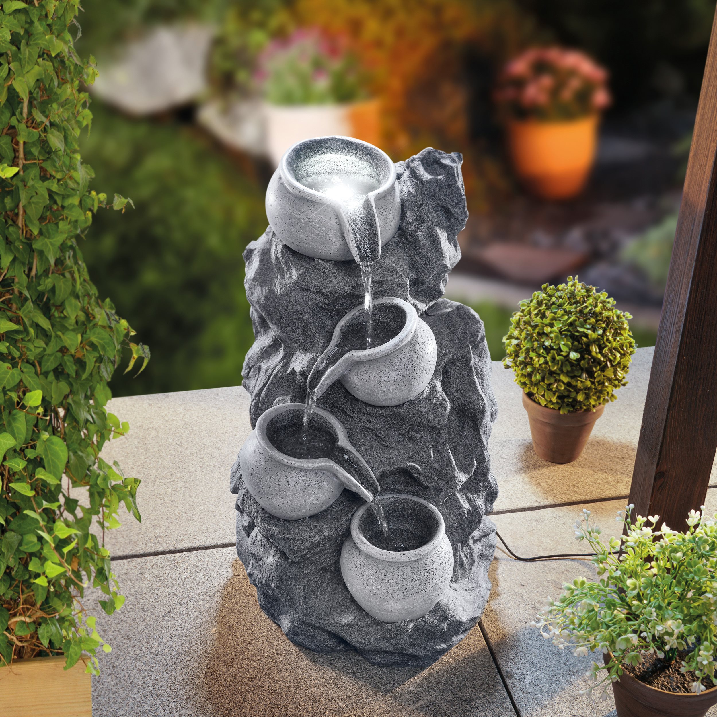 Solar Fels-Kaskadenbrunnen granitfarben mit LED-Beleuchtung