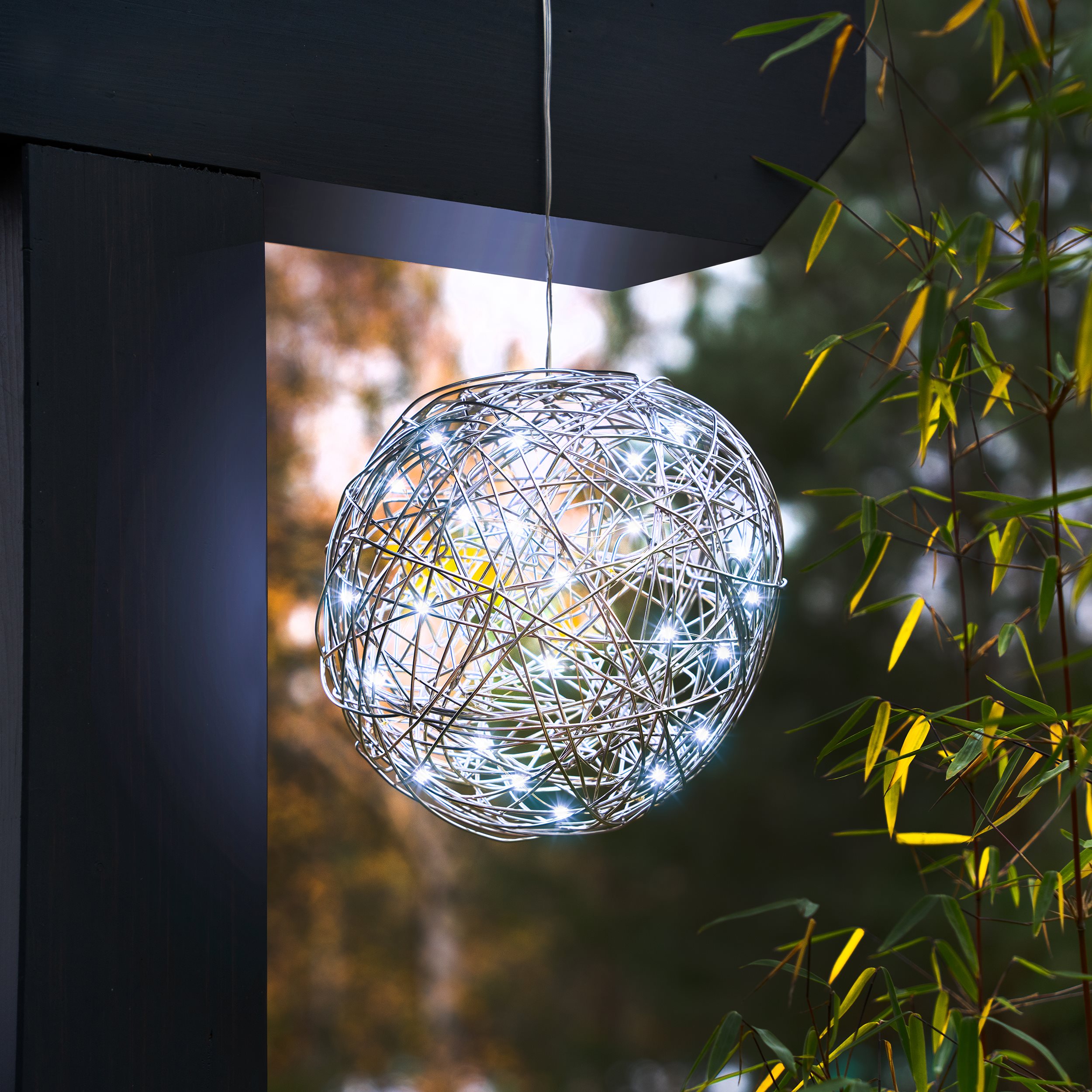 Solar Deko-Drahtkugel ⌀ 25 cm mit 50 kaltweißen LEDs