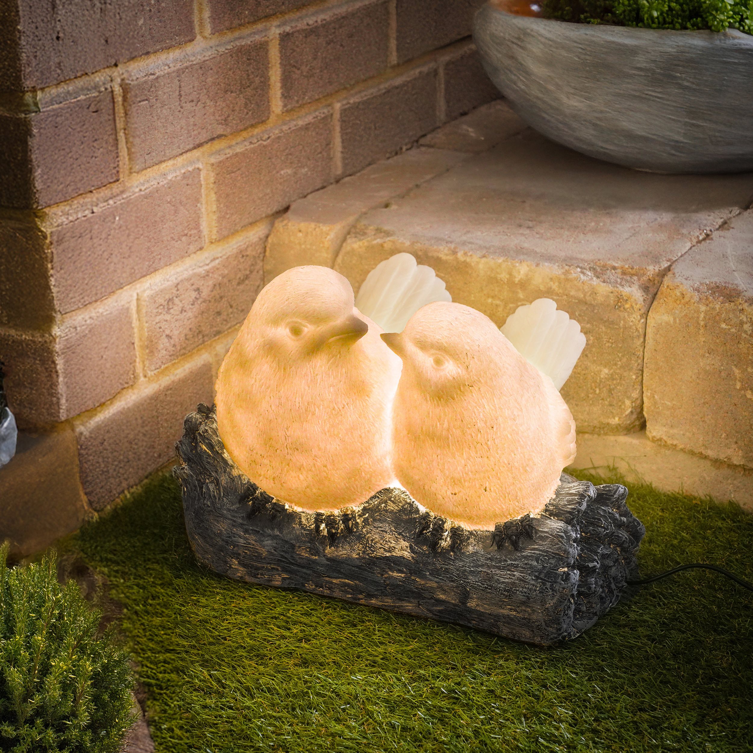 Solar Gartendeko Vogelpärchen auf Baumstamm