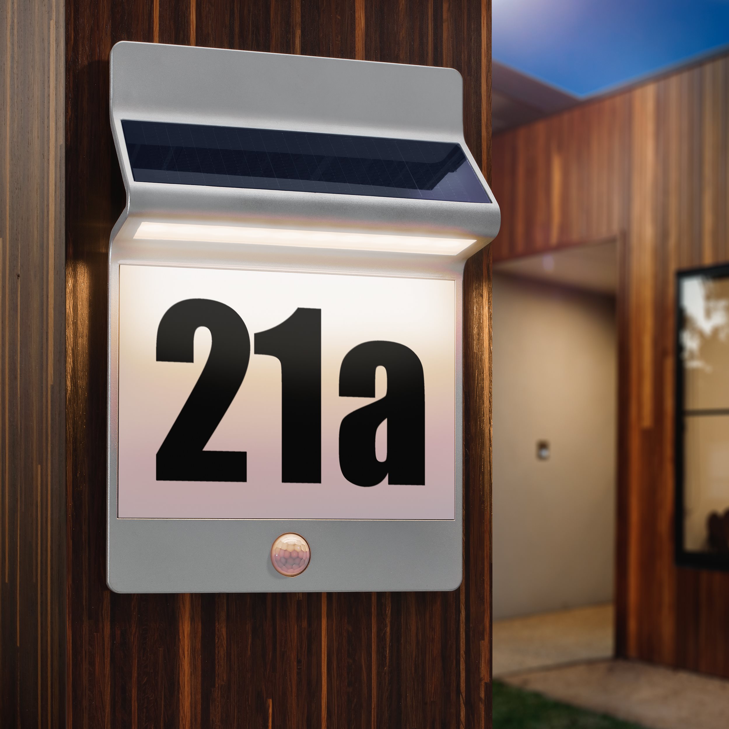 Moderne Solar Hausnummernleuchte Alu, natur mit Bewegungssensor