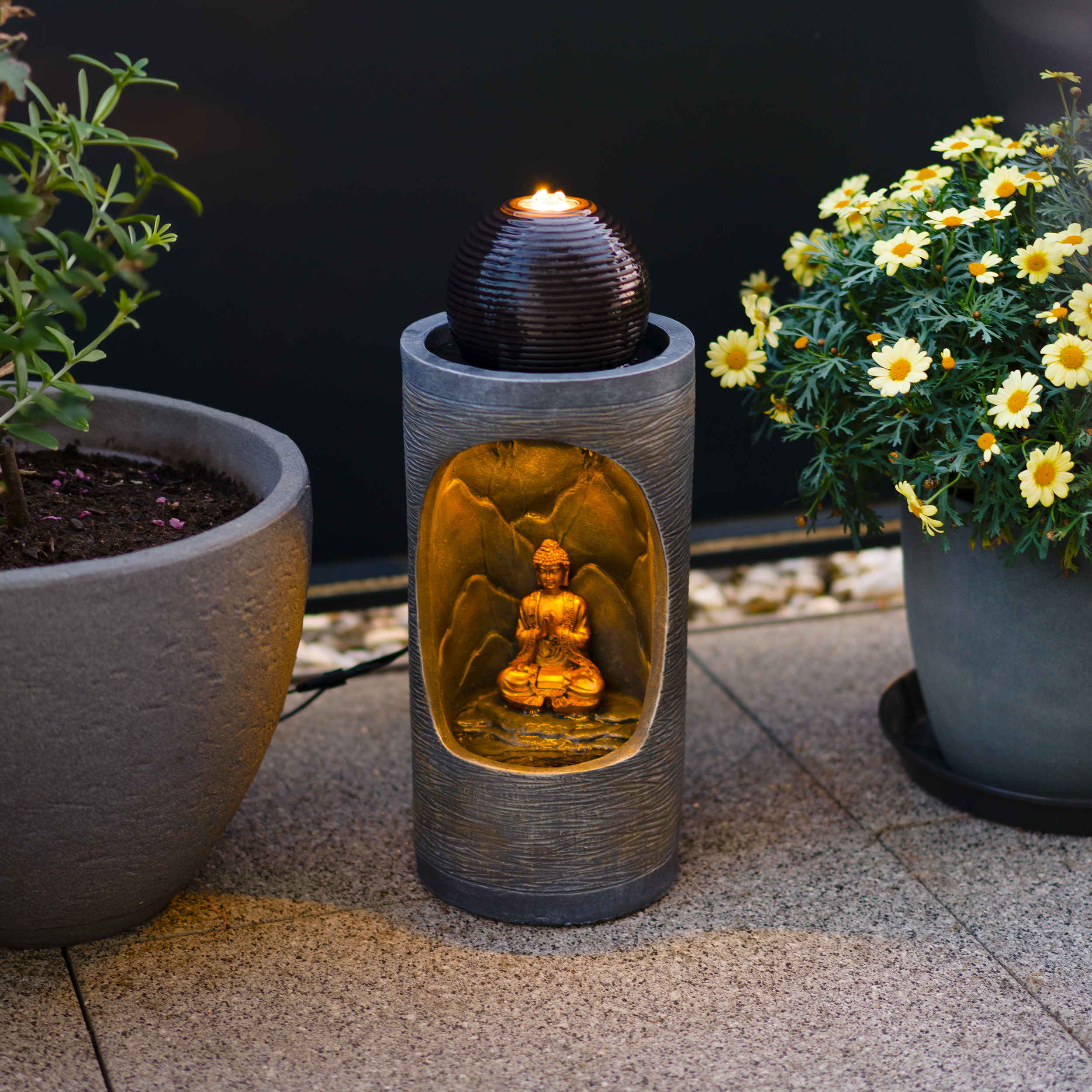 Runder Solar Brunnen mit Quelle, Buddhafigur und LED Licht