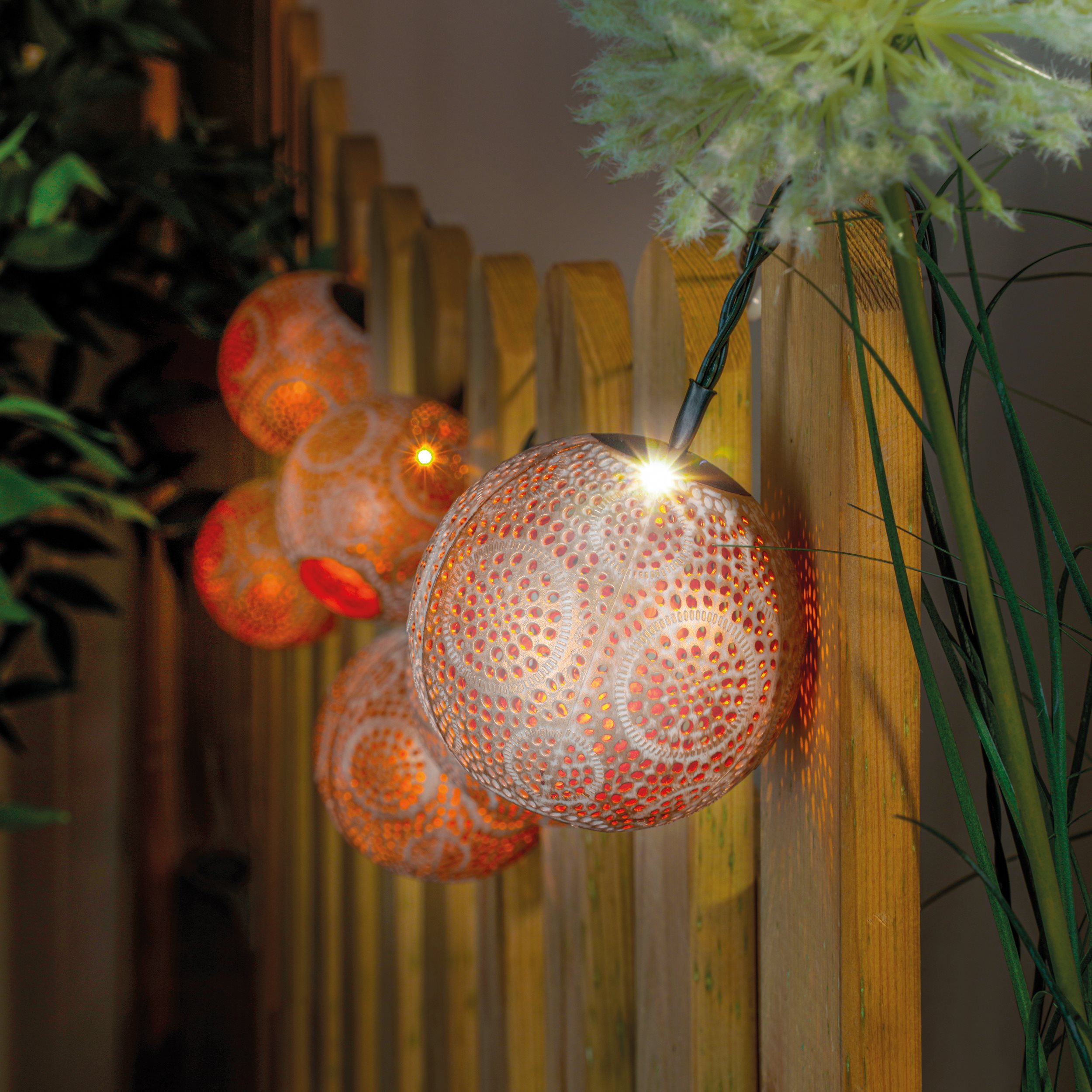 Solar Lichterkette Alma mit 8 Kugeln - altweiß / kupfer