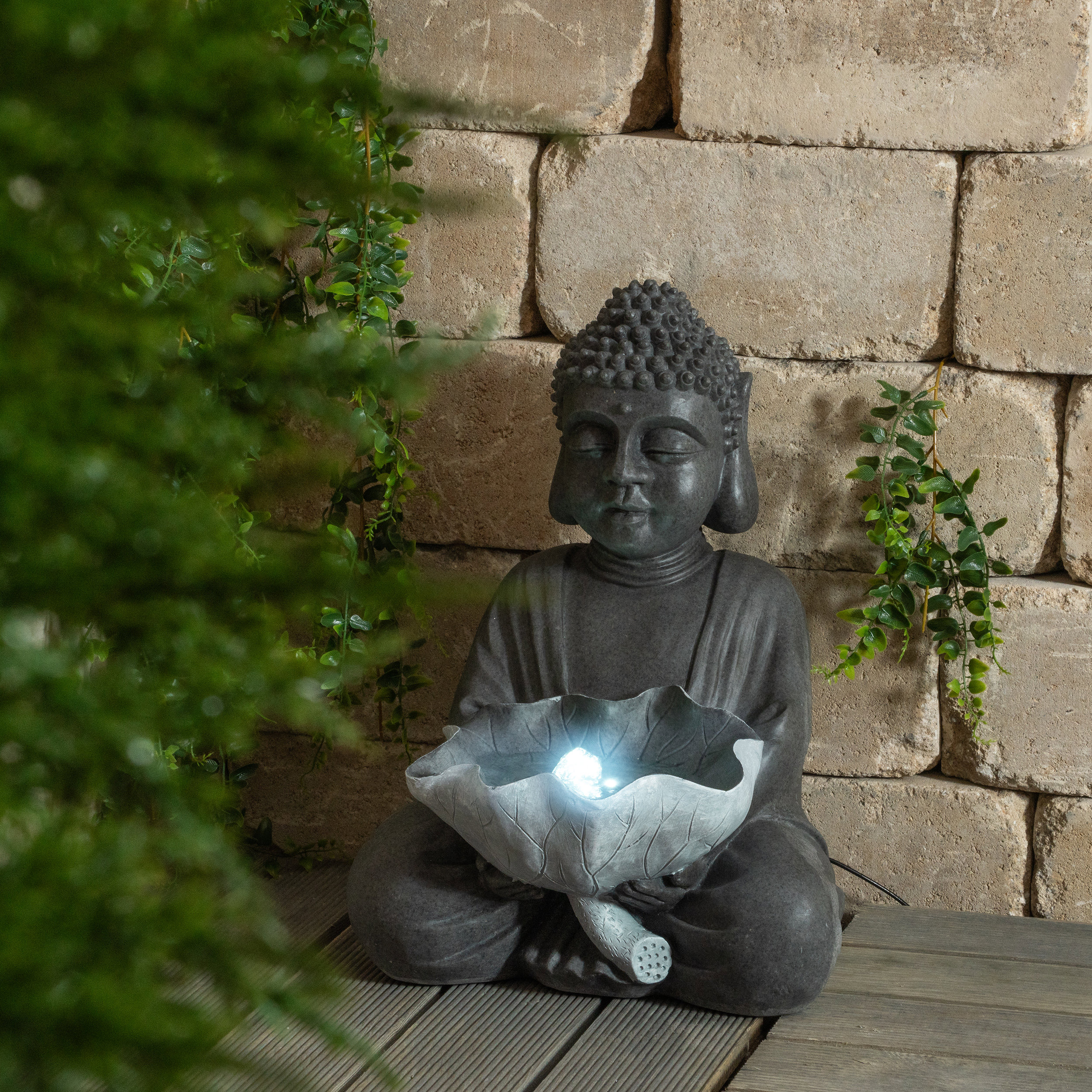 Solarbrunnen Buddha mit Lotusblatt und LED Licht