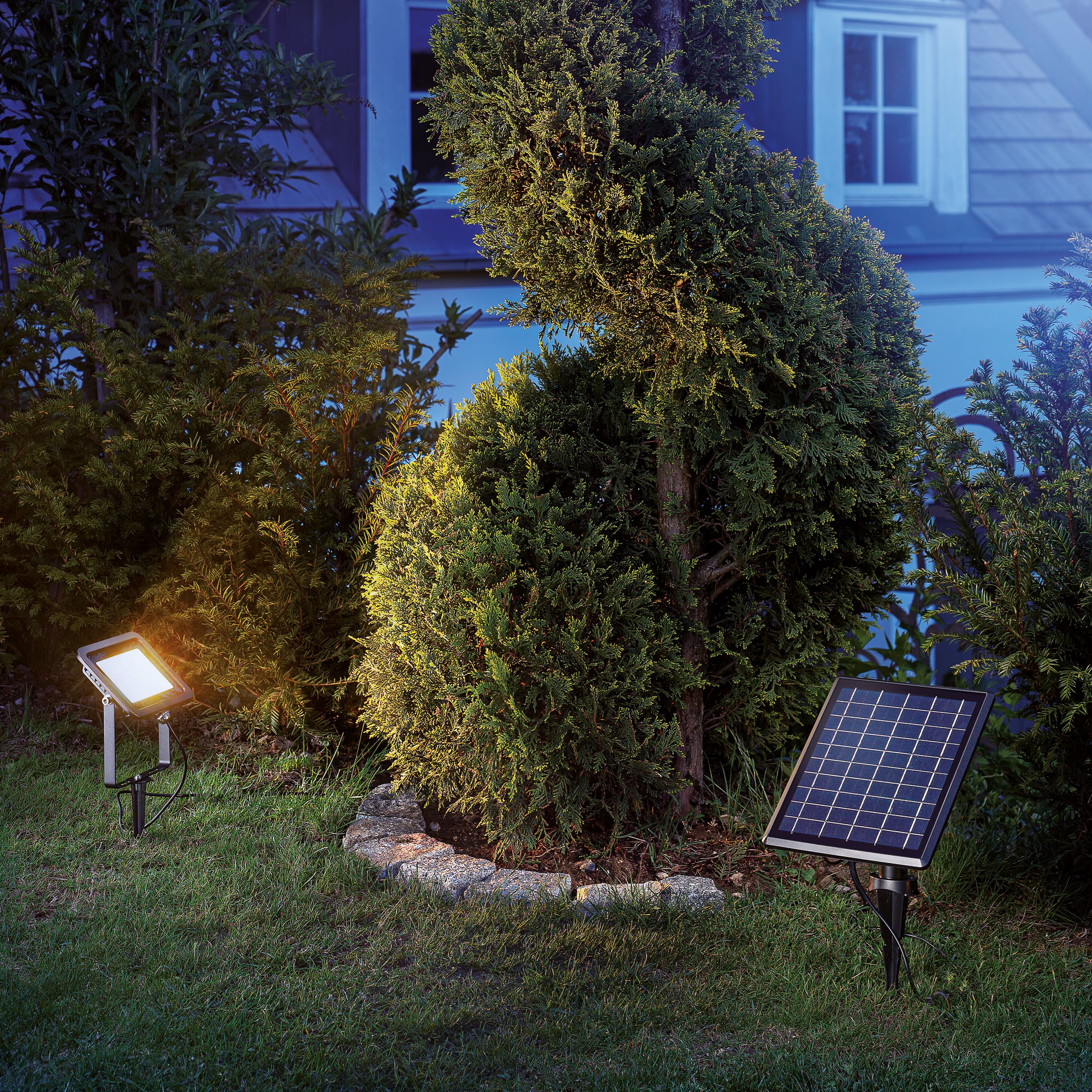 Solar Wand- und Bodenstrahler Power Flood in warmweiß