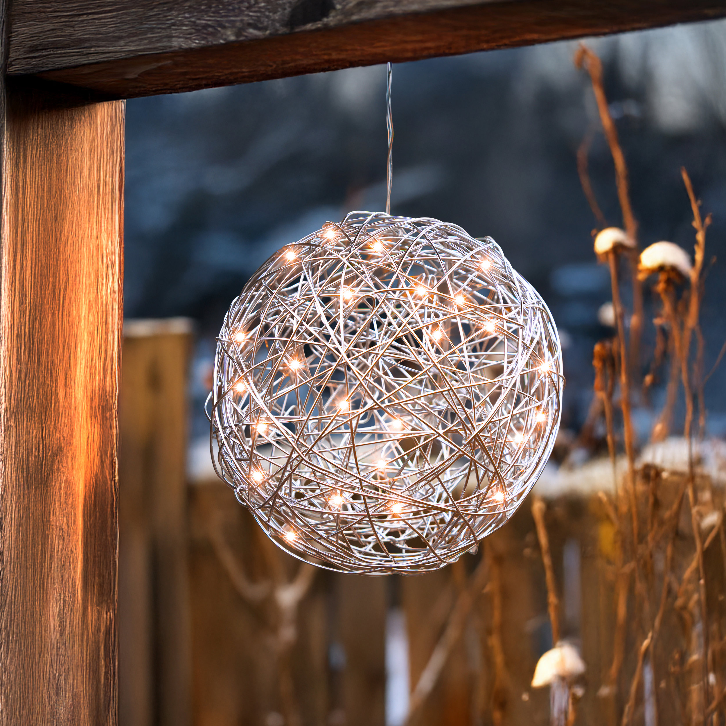 Solar Deko-Drahtkugel ⌀ 25 cm mit 50 bernsteinfarben LEDs