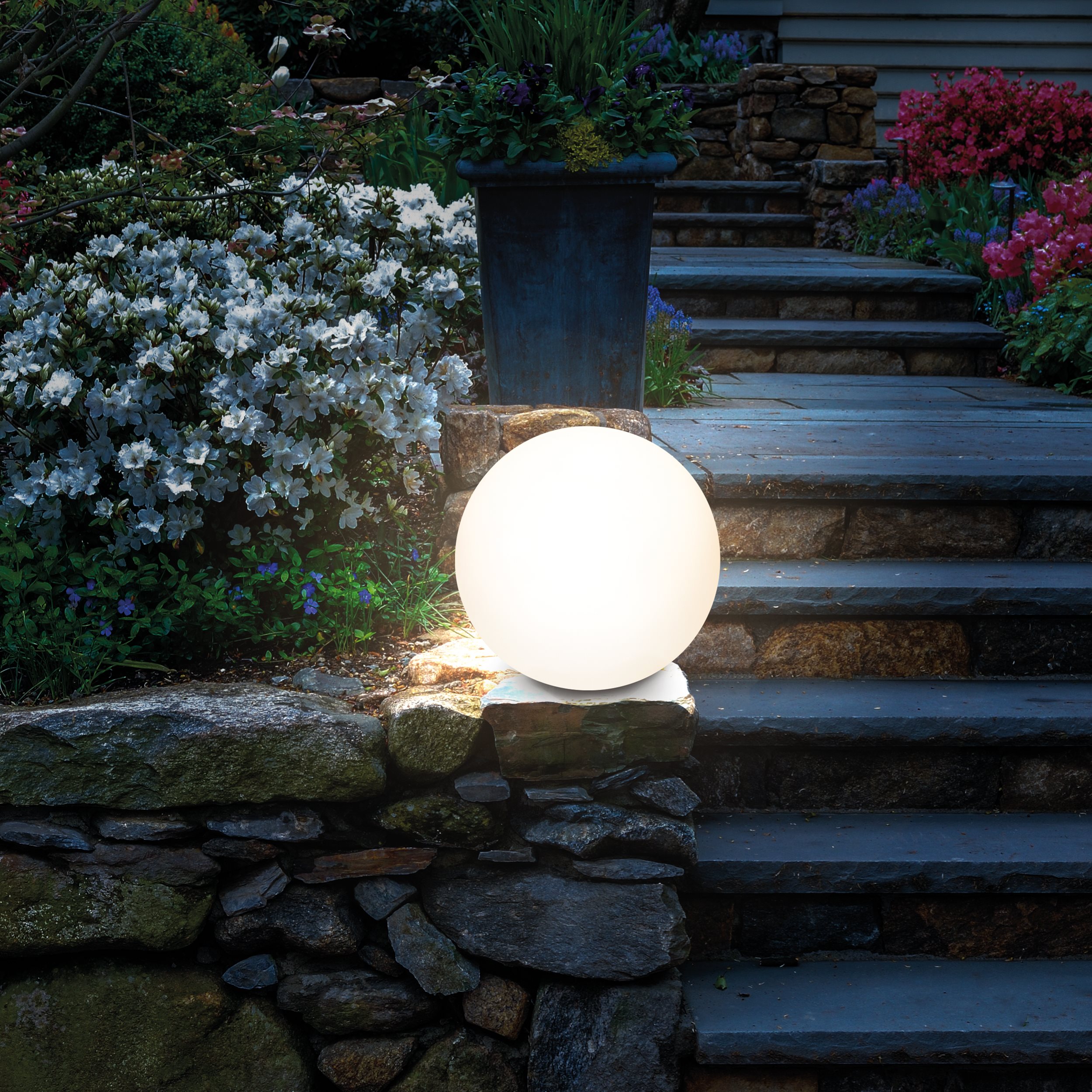 Stimmungsvolle Solarkugel Siena ⌀ 20 cm mit Fernbedienung