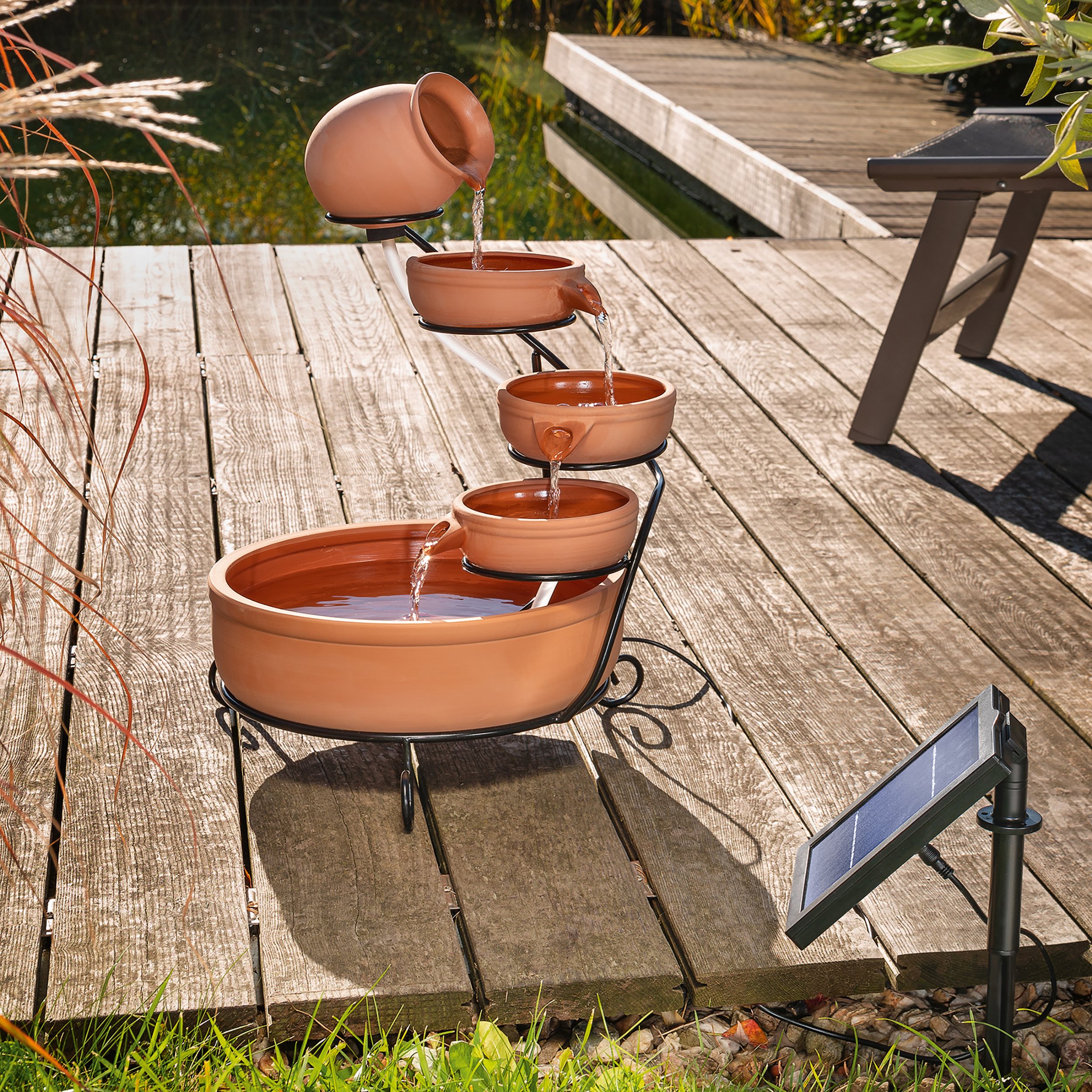 Terrakottafarbener Solar Kaskadenbrunnen Livorno