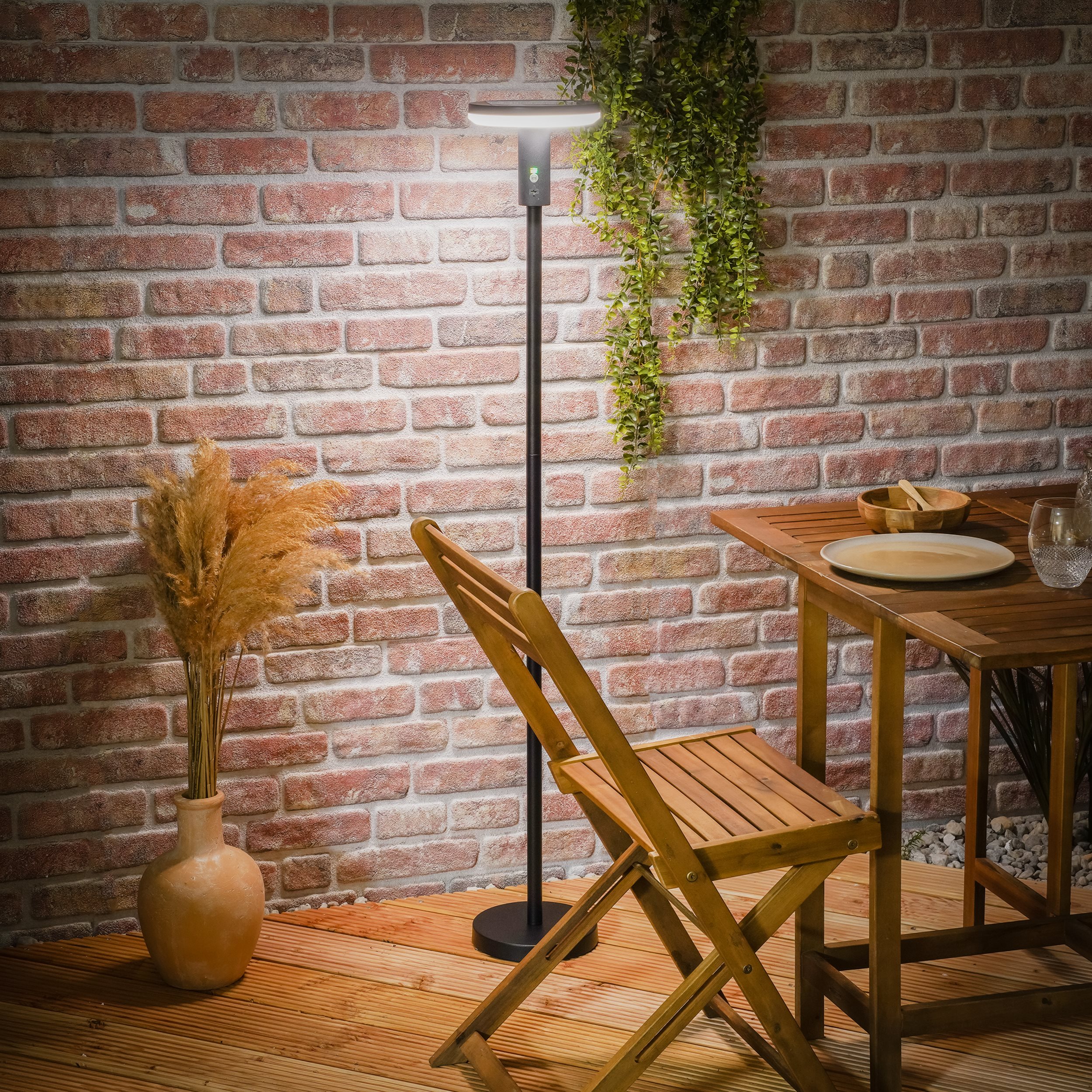 Vielseitige Solar Stehlampe Talino 140 cm, dimmbar