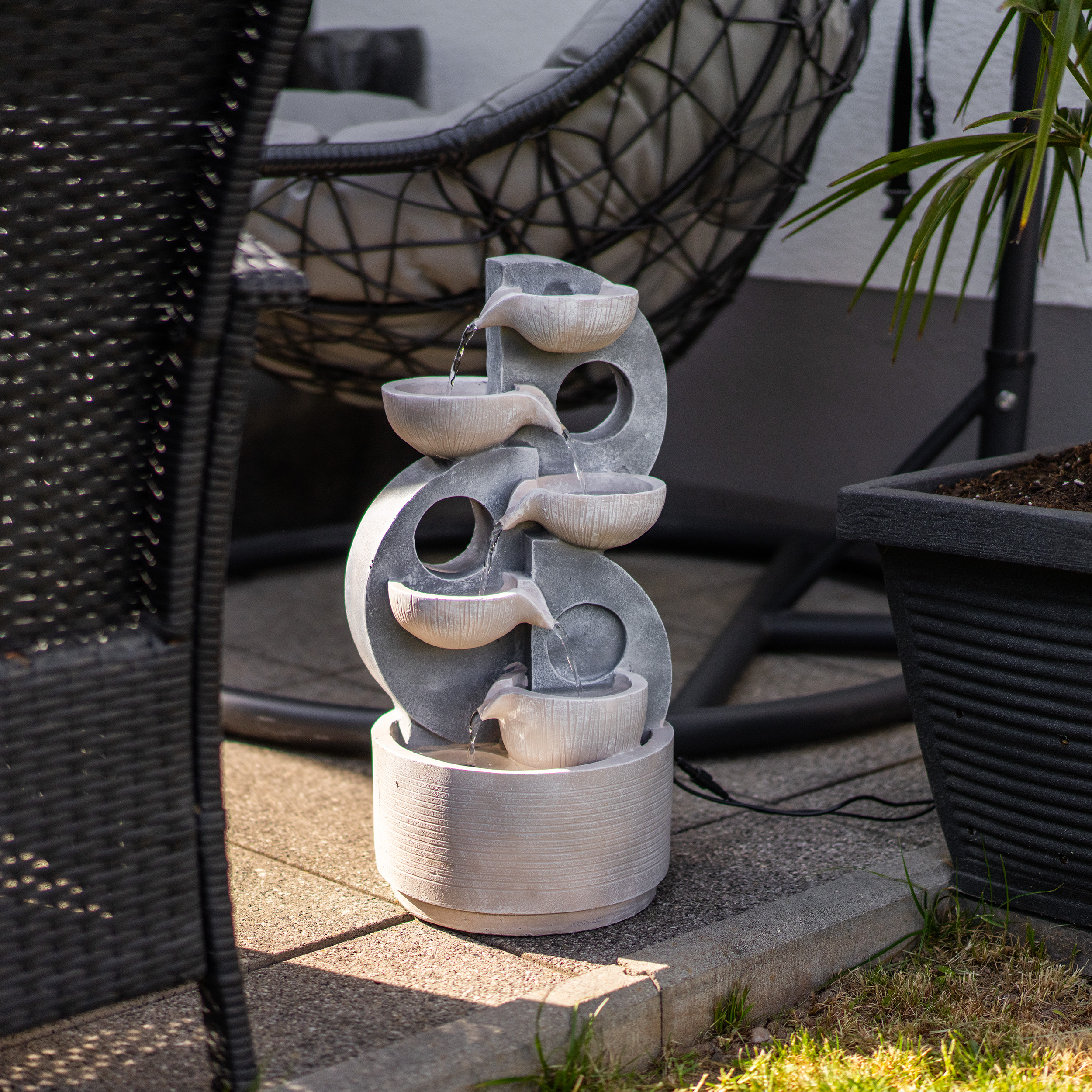 Solar Brunnen im Granitdesign mit Kaskade und LED Licht