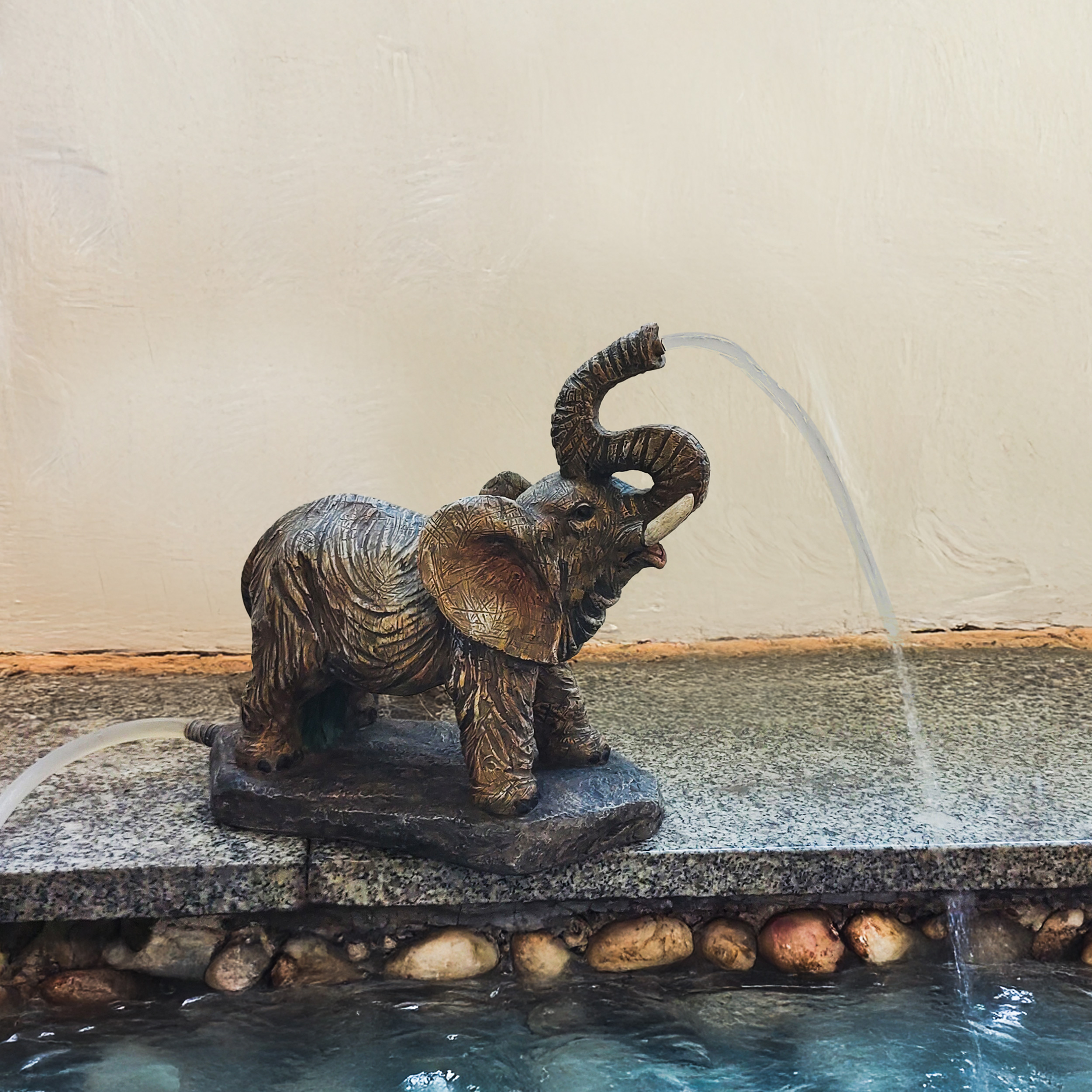 Solar Wasserspeierset stehender Elefant Temba