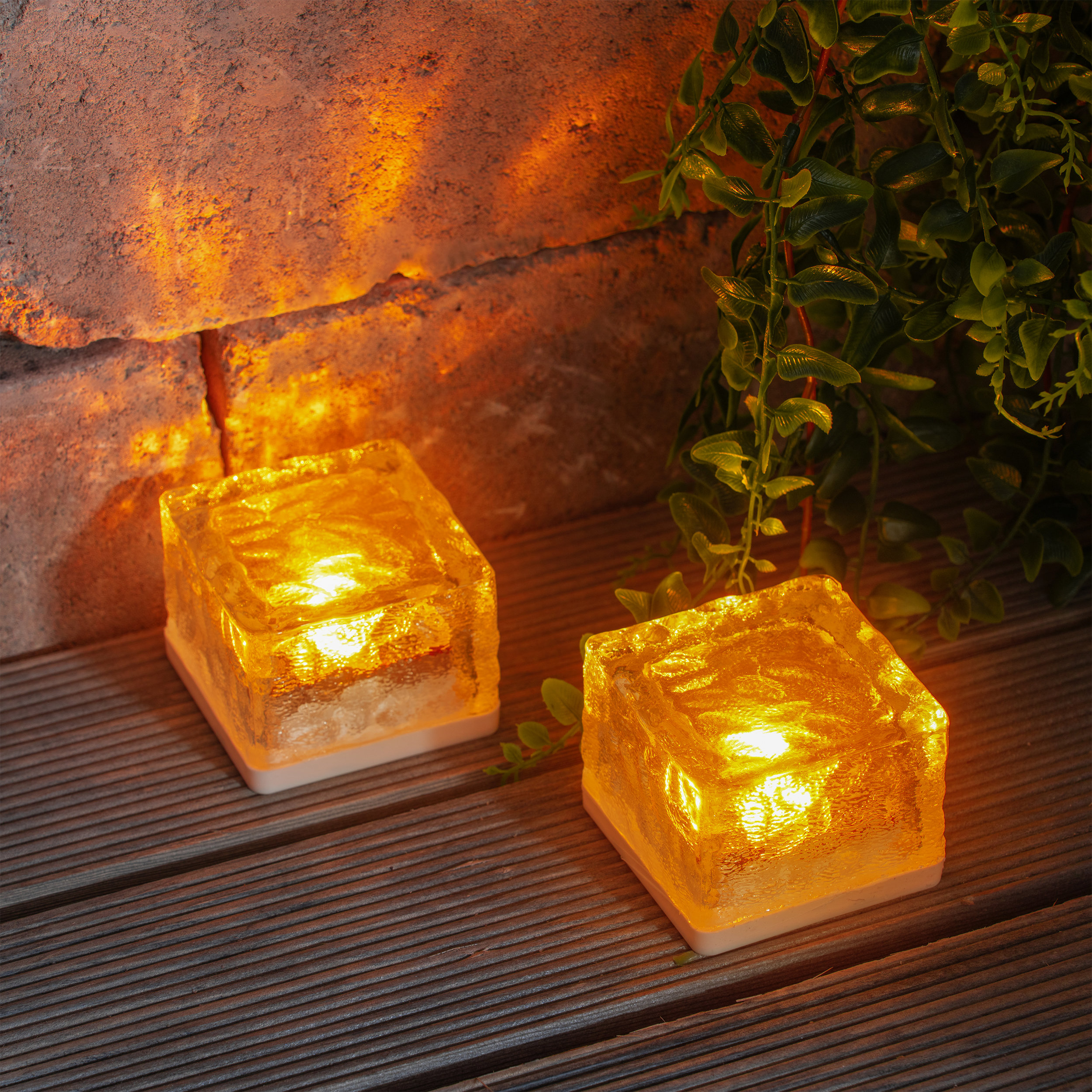 Solar Leuchtstein 2er Set mit bernstein LED-Licht