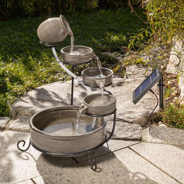 Hochwertige Solarbrunnen für Garten & Balkon solarversand.de